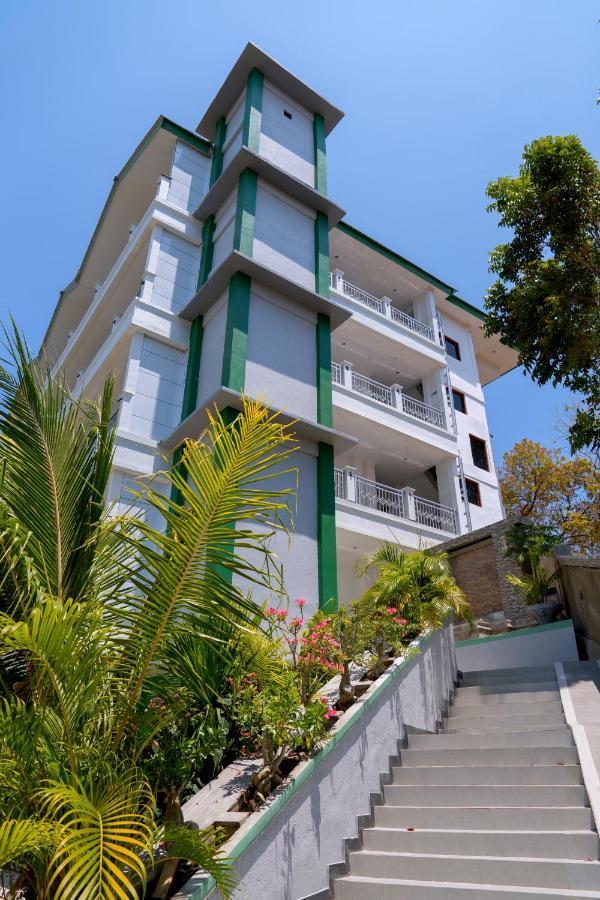 Monte Prundi Hotel Лабуан Баджо Екстериор снимка